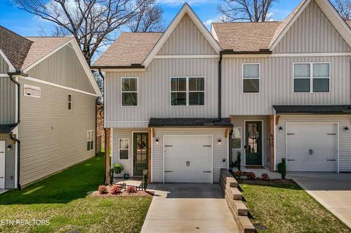 8423 Whisper Ln, Powell, TN, 37849-3151 | Card Image