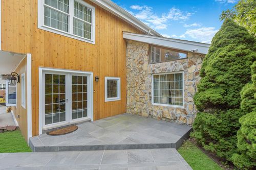 402 Johnson Ave, Bohemia, NY, 11716-3948 | Card Image