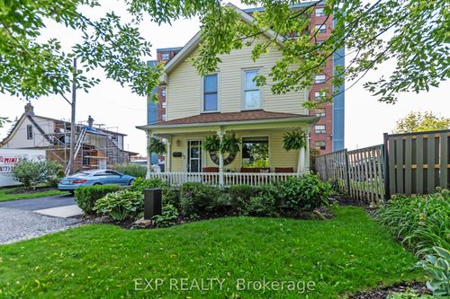 17 Regent Pl, Welland, ON, L3B3L6 | Card Image
