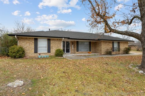 2208 E Foster Drive, Ada, OK, 74820 | Card Image