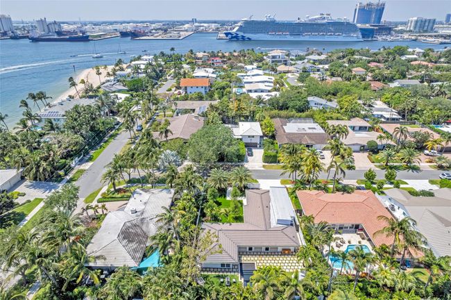2008 Admirals Way, House other with 3 bedrooms, 3 bathrooms and null parking in Fort Lauderdale FL | Image 7