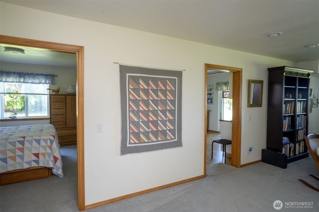 Daylight basement nice and light | Image 19