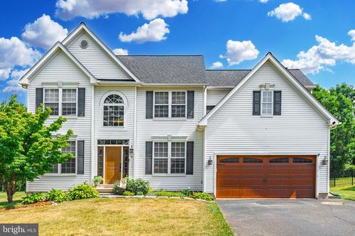 1032 Fallbrook Ln, POTTSTOWN, PA, 19464-1745 | Card Image