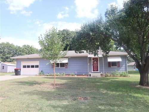 126 N Orange St, Garnett, KS, 66032-1841 | Card Image