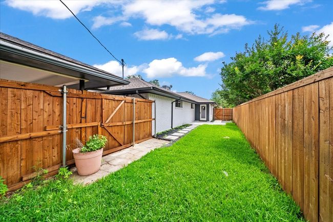 3649 Stables Ln, House other with 2 bedrooms, 2 bathrooms and null parking in Dallas TX | Image 24