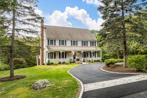 86 Round Lake Rd, Ridgefield, CT, 06877-2905 | Card Image