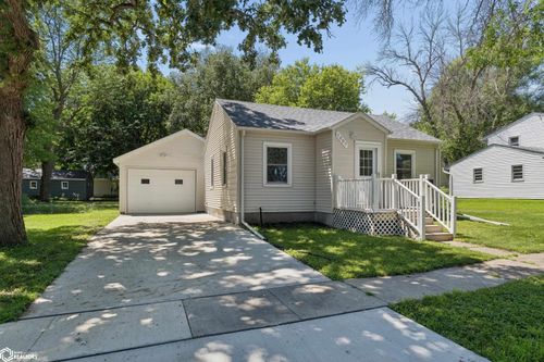 1007 9th Ave N, Clear Lake, IA, 50428-1552 | Card Image