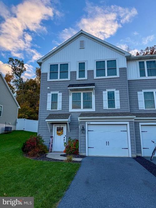 424 Smokering Dr, ROBESONIA, PA, 19551-1605 | Card Image