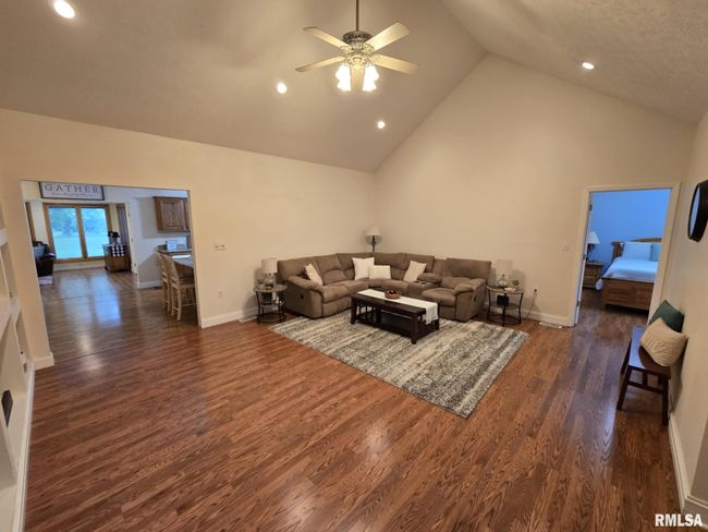14327 Mcraven Ln, House other with 4 bedrooms, 4 bathrooms and null parking in Mount Vernon IL | Image 12
