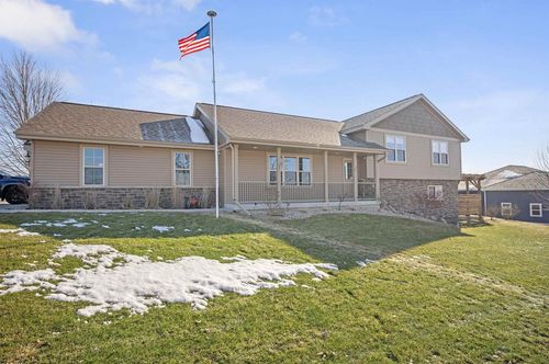 901 Blue Mounds St, Mount Horeb, WI, 53572-1479 | Card Image