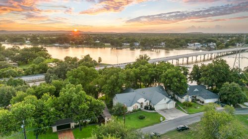 124 Bridgepoint Dr, Kingsland, TX, 78639-9610 | Card Image