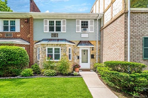 d7-11 Glen Hollow Drive, Brookhaven, NY, 11742 | Card Image