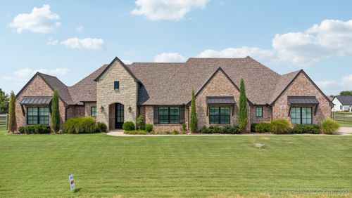 6270 Creekwood Dr, Owasso, OK, 74055-5672 | Card Image