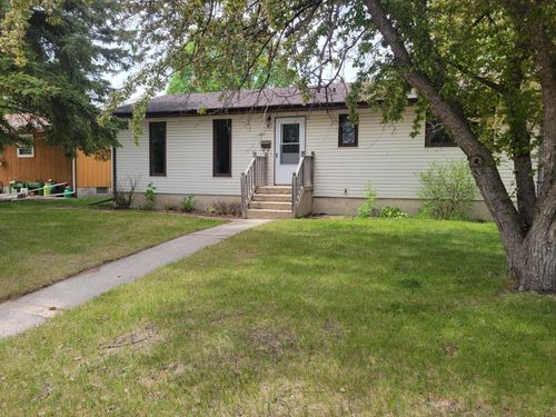 425 Spruce Ave S, Thief River Falls, MN, 56701-3320 | Card Image