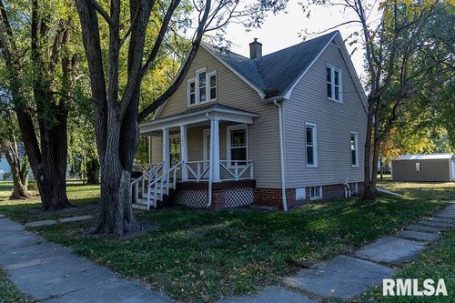 323 N Pine St, Nokomis, IL, 62075-1233 | Card Image
