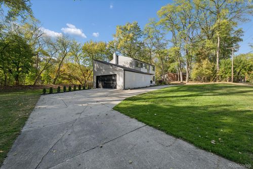 3668 Bayou Dr, West Bloomfield, MI, 48323-1903 | Card Image