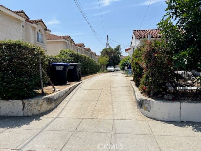 211 N Alhambra Ave, House other with 2 bedrooms, 1 bathrooms and 1 parking in Monterey Park CA | Image 12