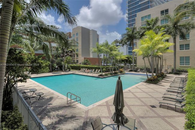 APT-626 - 2000 N Bayshore Dr, Condo with 1 bedrooms, 1 bathrooms and null parking in Miami FL | Image 22