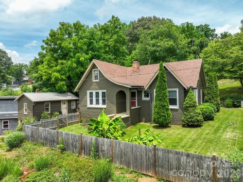 385 Pisgah Dr, Canton, NC, 28716-4827 | Card Image