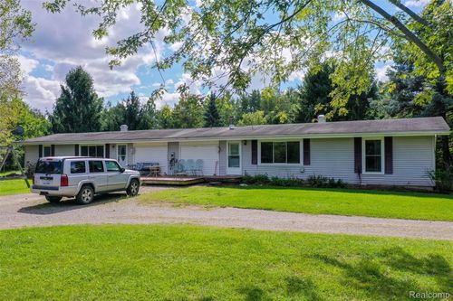 5920 Campbell Corners Dr, Howell, MI, 48855-8248 | Card Image