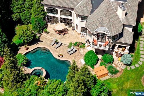 70 Oak Dr, Upper Saddle River, NJ, 07458-2221 | Card Image