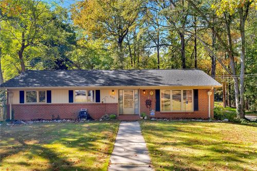 500 Stewart Dr, Easley, SC, 29640-3760 | Card Image