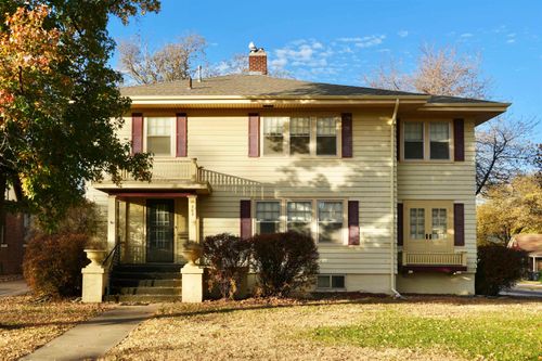 202 W 8th St, Newton, KS, 67114-1707 | Card Image