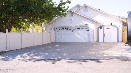 6667 April St, Sparks, NV, 89436-9037 | Card Image