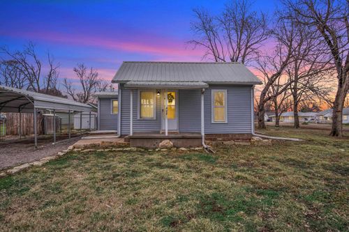 402 W 7th Ave, El Dorado, KS, 67042 | Card Image