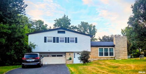 2 Valleyview Rd, Jacksonville, IL, 62650-2637 | Card Image