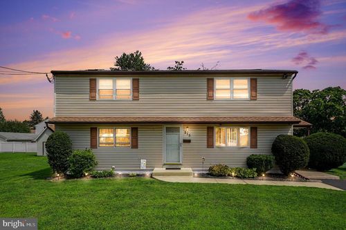 215 Maple St, WARMINSTER, PA, 18974-4621 | Card Image