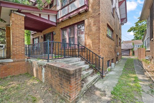 1530 Longfellow St, Detroit, MI, 48206-2000 | Card Image