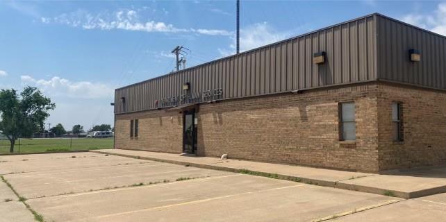 1702 N Glenn L English St, Cordell, OK 73632