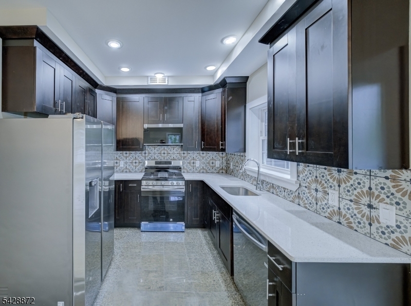 Residential Lease in Edison Twp. 5