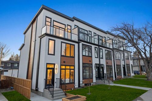 3107 42 St Sw, Calgary, AB, T3E3M4 | Card Image