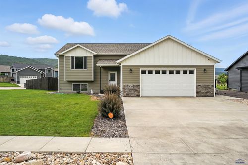 14349 Wolf Creek Ct, Summerset, SD, 57769-6216 | Card Image