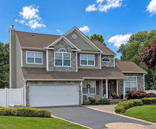 15 Scenicview Crescent, Brookhaven, NY, 11949 | Card Image