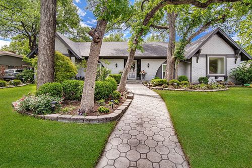 109 Oak Forest Trl, Euless, TX, 76039-2815 | Card Image