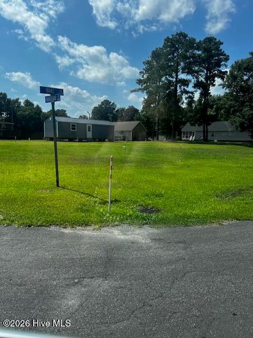 2407 Hartford Ave, New Bern, NC, 28562-6117 | Card Image