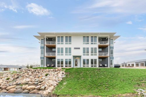 8-4025 Cedar Heights Dr, Cedar Falls, IA, 50613 | Card Image