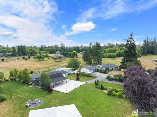 21520 50th Ave Nw, Stanwood, WA, 98292-6827 | Card Image