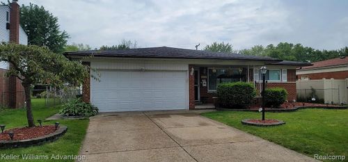 11170 Grenada Dr, Sterling Heights, MI, 48312-4954 | Card Image