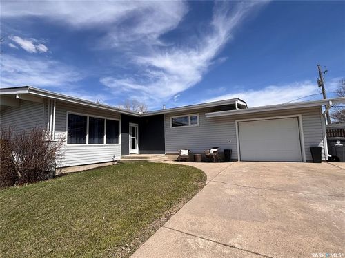 6 Churchill Place, Kindersley, SK, S0L1S0 | Card Image