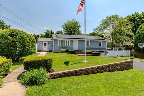 7 Oakcrest Dr, North Providence, RI, 02904-4016 | Card Image