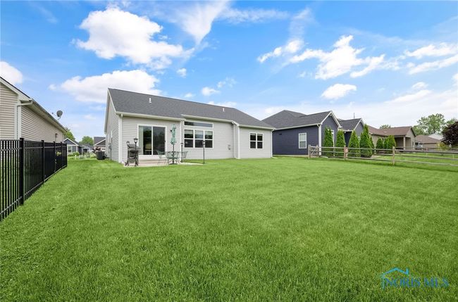 The backyard is fenced on two sides. | Image 20