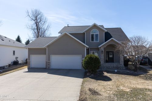 3311 Heartwood Dr Se, Mandan, ND, 58554-6232 | Card Image