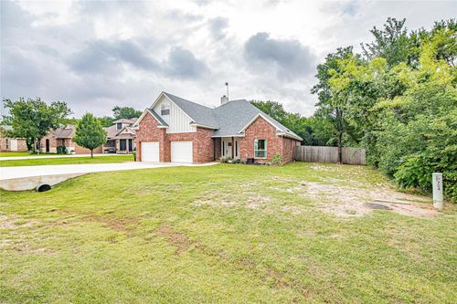 704 Grandview Dr, Granbury, TX, 76049-5701 | Card Image