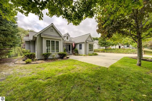 4445 Silver Valley Ln, Traverse City, MI, 49684-8796 | Card Image