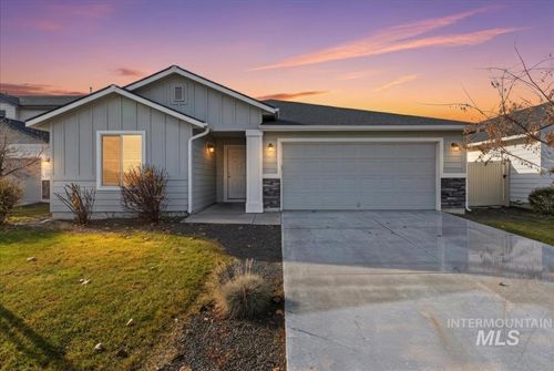 3069 N Saratov Way, Kuna, ID, 83634-4856 | Card Image