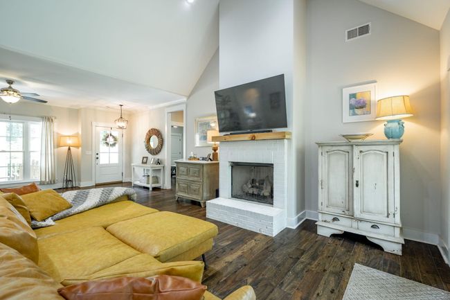 2024 Oak St, House other with 3 bedrooms, 2 bathrooms and null parking in Signal Mountain TN | Image 8